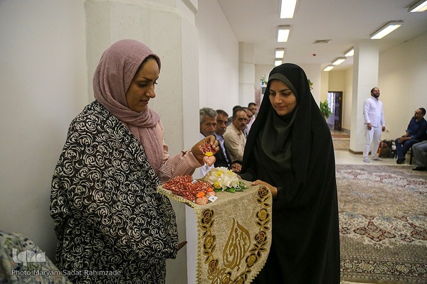 مراسم عقد ازدواج جمعی از جوانان در آستان شاهچراغ به‌ مناسبت عید غدیر