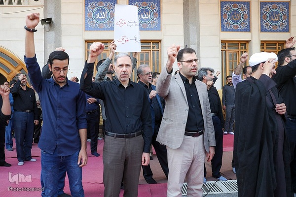 تجمع جوانان و دانشگاهیان در پی هتک حرمت به قرآن کریم