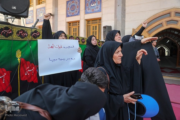 تجمع جوانان و دانشگاهیان در پی هتک حرمت به قرآن کریم