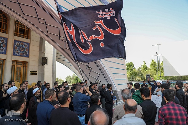 تجمع جوانان و دانشگاهیان در پی هتک حرمت به قرآن کریم