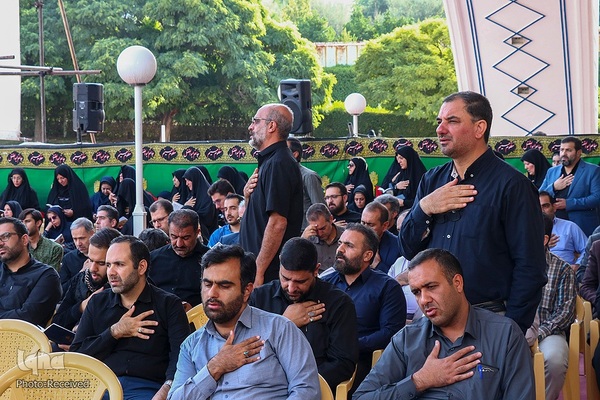 تجمع جوانان و دانشگاهیان در پی هتک حرمت به قرآن کریم