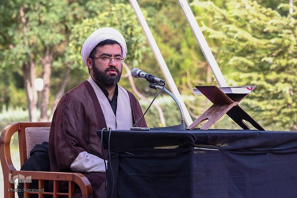 تجمع جوانان و دانشگاهیان در پی هتک حرمت به قرآن کریم