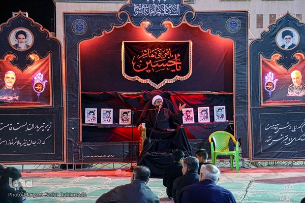 حرم مطهر سیدعلاءالدین حسین(ع) در شب عاشورا