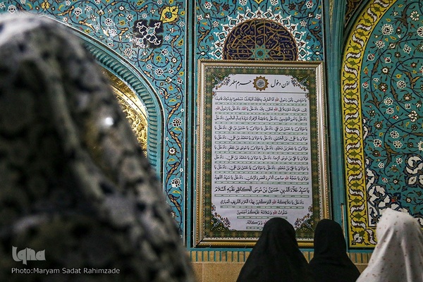 حرم مطهر سیدعلاءالدین حسین(ع) در شب عاشورا