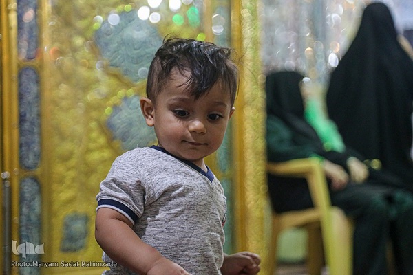 حرم مطهر سیدعلاءالدین حسین(ع) در شب عاشورا