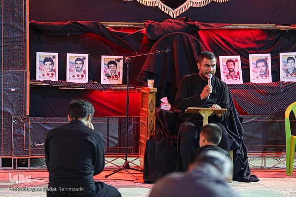 حرم مطهر سیدعلاءالدین حسین(ع) در شب عاشورا