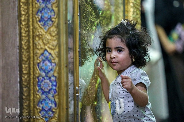 حرم مطهر سیدعلاءالدین حسین(ع) در شب عاشورا