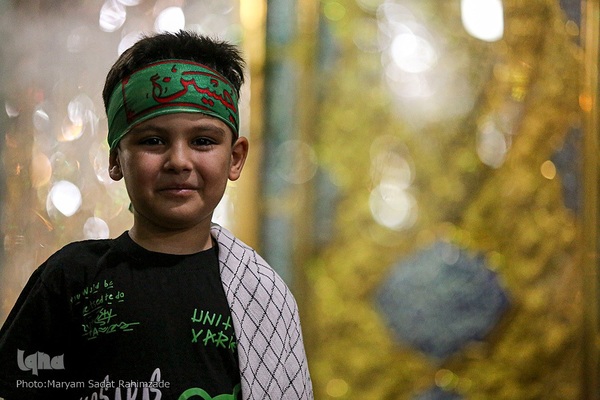 حرم مطهر سیدعلاءالدین حسین(ع) در شب عاشورا