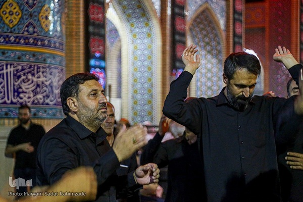 حرم مطهر سیدعلاءالدین حسین(ع) در شب عاشورا