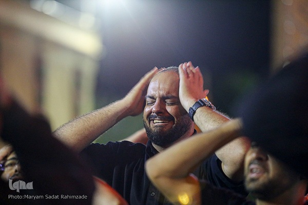 حرم مطهر سیدعلاءالدین حسین(ع) در شب عاشورا