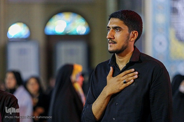 حرم مطهر سیدعلاءالدین حسین(ع) در شب عاشورا