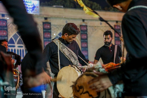 حرم مطهر سیدعلاءالدین حسین(ع) در شب عاشورا