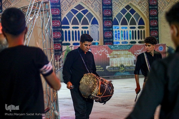 حرم مطهر سیدعلاءالدین حسین(ع) در شب عاشورا