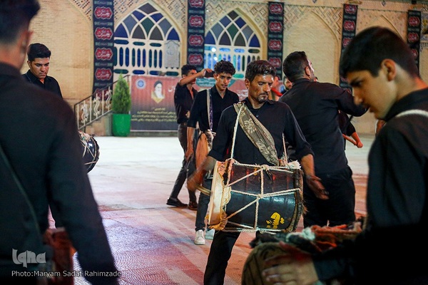 حرم مطهر سیدعلاءالدین حسین(ع) در شب عاشورا