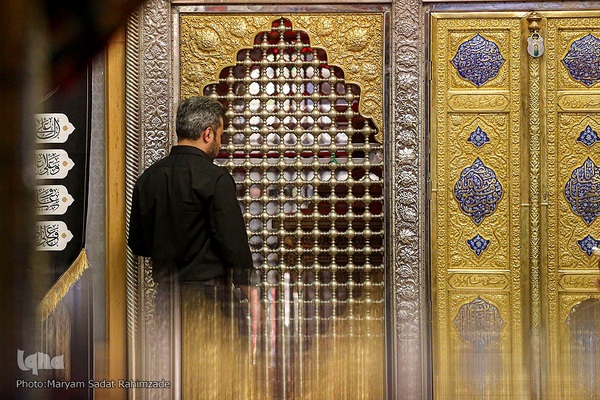 حرم مطهر سیدعلاءالدین حسین(ع) در شب عاشورا