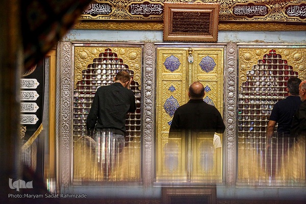 حرم مطهر سیدعلاءالدین حسین(ع) در شب عاشورا