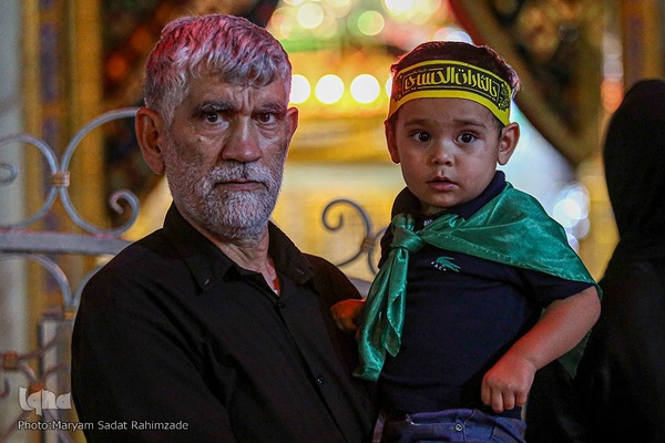 حرم مطهر سیدعلاءالدین حسین(ع) در شب عاشورا