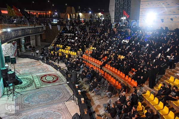 حضور امام جمعه شیراز در جمع عزاداران بنیاد حفظ آثار و نشر ارزش‌های دفاع مقدس