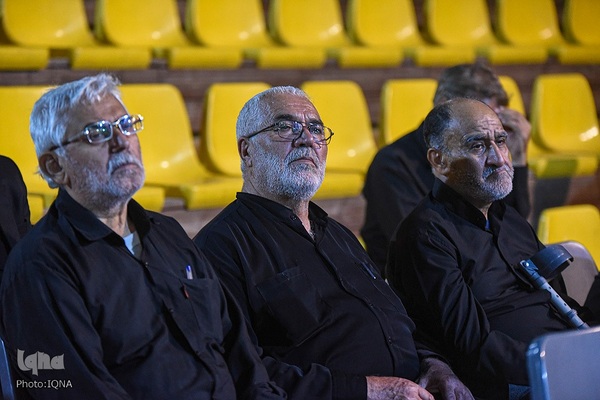 حضور امام جمعه شیراز در جمع عزاداران بنیاد حفظ آثار و نشر ارزش‌های دفاع مقدس