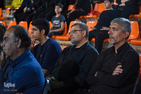 حضور امام جمعه شیراز در جمع عزاداران بنیاد حفظ آثار و نشر ارزش‌های دفاع مقدس