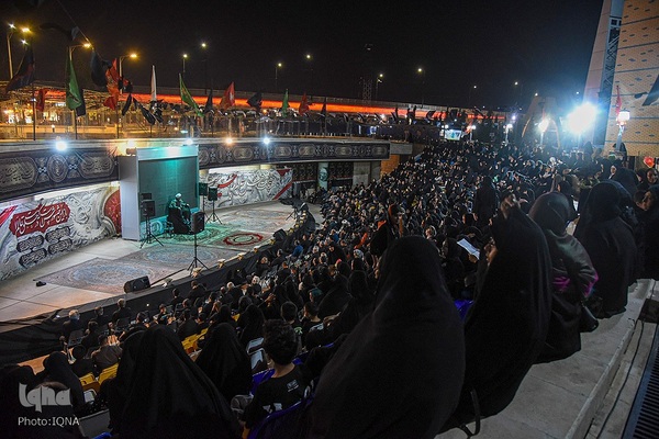 حضور امام جمعه شیراز در جمع عزاداران بنیاد حفظ آثار و نشر ارزش‌های دفاع مقدس