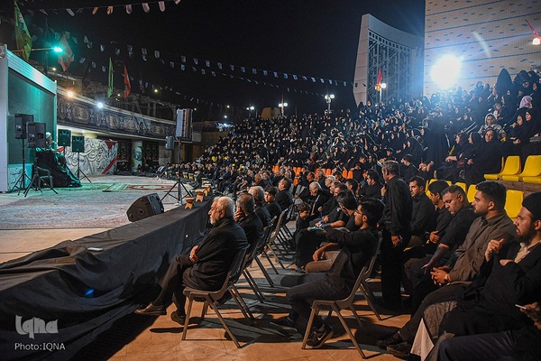حضور امام جمعه شیراز در جمع عزاداران بنیاد حفظ آثار و نشر ارزش‌های دفاع مقدس