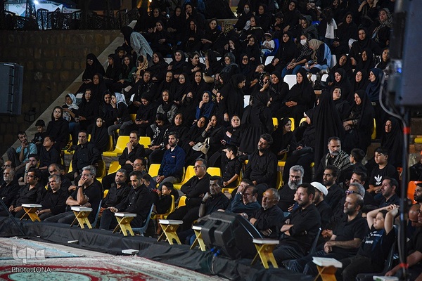 حضور امام جمعه شیراز در جمع عزاداران بنیاد حفظ آثار و نشر ارزش‌های دفاع مقدس