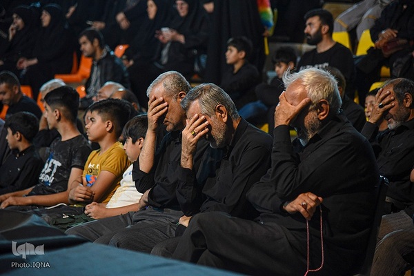 حضور امام جمعه شیراز در جمع عزاداران بنیاد حفظ آثار و نشر ارزش‌های دفاع مقدس