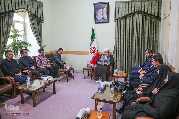 دیدار جهادگران جهاددانشگاهی فارس با نماینده ولی فقیه در استان فارس