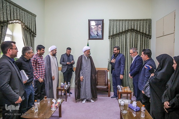 دیدار جهادگران جهاددانشگاهی فارس با نماینده ولی فقیه در استان فارس