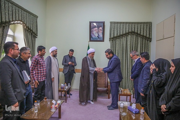 دیدار جهادگران جهاددانشگاهی فارس با نماینده ولی فقیه در استان فارس