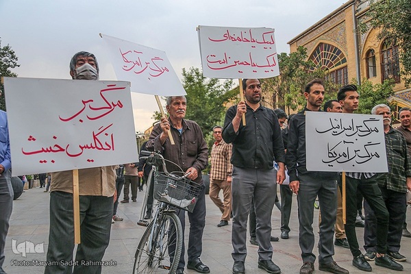 تجمع کسبه و بازاریان شیراز در محکومیت قرآن‌سوزی در کشورهای سوئد و دانمارک