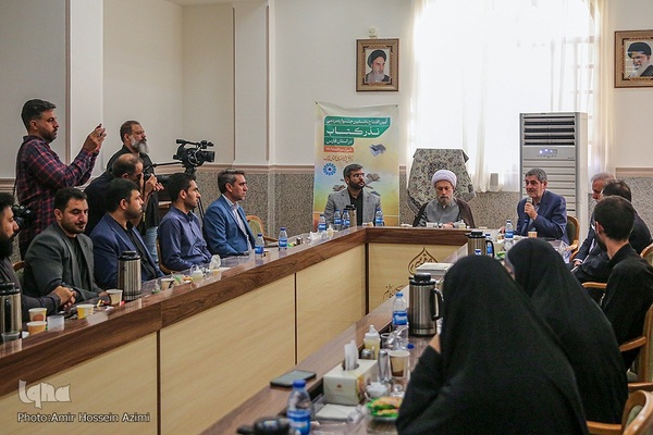 رونمایی از پوستر پویشن نذر کتاب در استان فارس