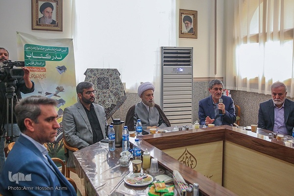 رونمایی از پوستر پویشن نذر کتاب در استان فارس