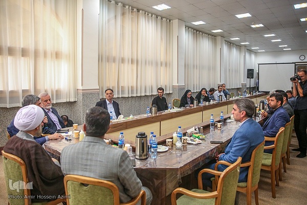 رونمایی از پوستر پویشن نذر کتاب در استان فارس