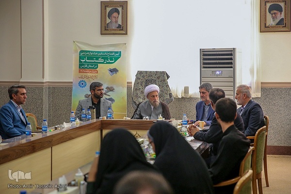 رونمایی از پوستر پویشن نذر کتاب در استان فارس