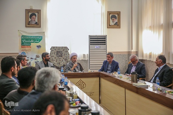 رونمایی از پوستر پویشن نذر کتاب در استان فارس