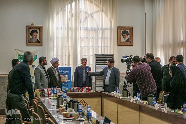 رونمایی از پوستر پویشن نذر کتاب در استان فارس