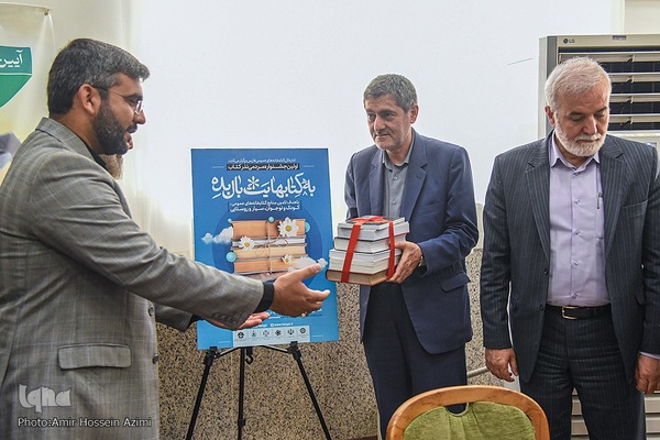 رونمایی از پوستر پویشن نذر کتاب در استان فارس