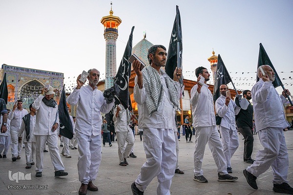 تشرف کاروان پیاده زیارتی حضرت شاهچراغ(ع) شهرستان فیروزآباد به حرم مطهر
