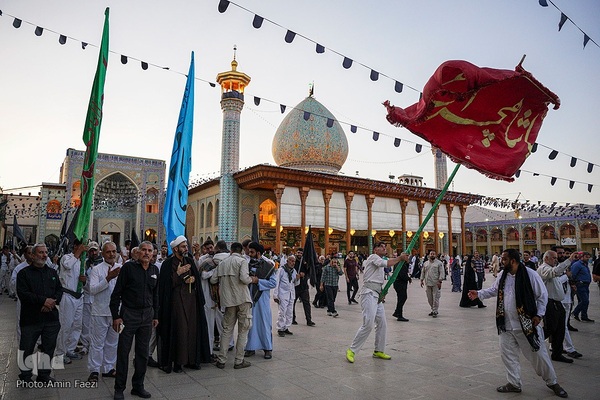 تشرف کاروان پیاده زیارتی حضرت شاهچراغ(ع) شهرستان فیروزآباد به حرم مطهر