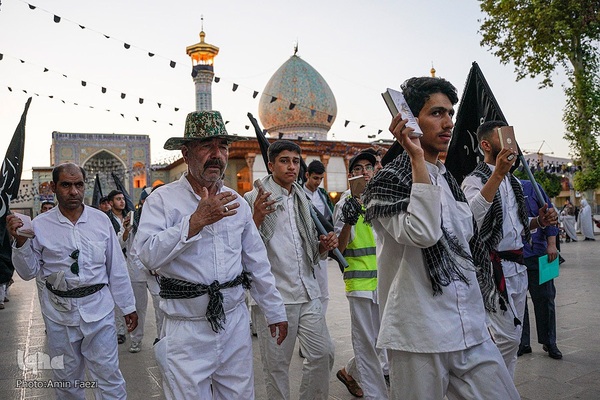 تشرف کاروان پیاده زیارتی حضرت شاهچراغ(ع) شهرستان فیروزآباد به حرم مطهر