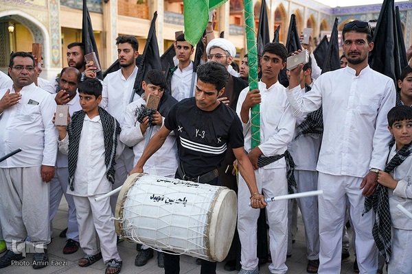 تشرف کاروان پیاده زیارتی حضرت شاهچراغ(ع) شهرستان فیروزآباد به حرم مطهر