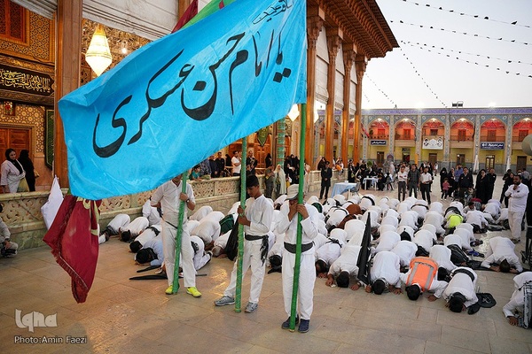 تشرف کاروان پیاده زیارتی حضرت شاهچراغ(ع) شهرستان فیروزآباد به حرم مطهر