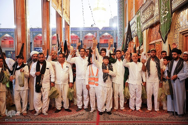 تشرف کاروان پیاده زیارتی حضرت شاهچراغ(ع) شهرستان فیروزآباد به حرم مطهر