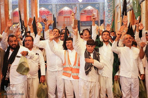 تشرف کاروان پیاده زیارتی حضرت شاهچراغ(ع) شهرستان فیروزآباد به حرم مطهر