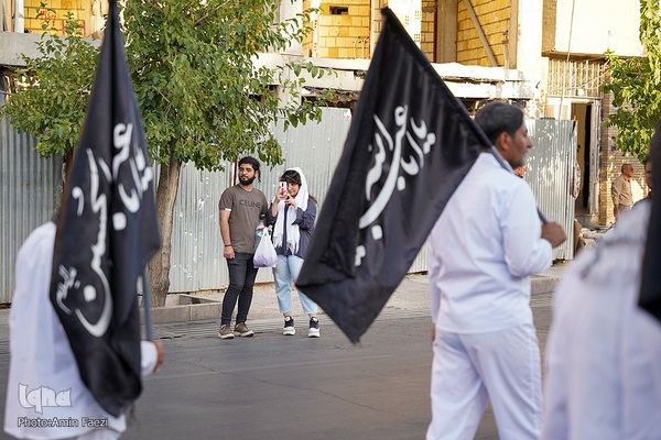 تشرف کاروان پیاده زیارتی حضرت شاهچراغ(ع) شهرستان فیروزآباد به حرم مطهر