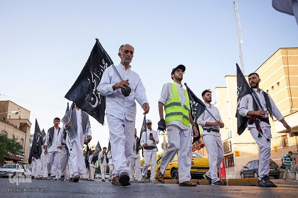 تشرف کاروان پیاده زیارتی حضرت شاهچراغ(ع) شهرستان فیروزآباد به حرم مطهر