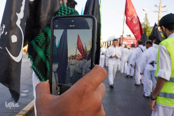 تشرف کاروان پیاده زیارتی حضرت شاهچراغ(ع) شهرستان فیروزآباد به حرم مطهر