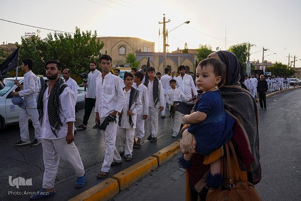 تشرف کاروان پیاده زیارتی حضرت شاهچراغ(ع) شهرستان فیروزآباد به حرم مطهر